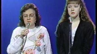 Henrietta and Merna Can&#39;t Sing - Go Tell It On The Mountain