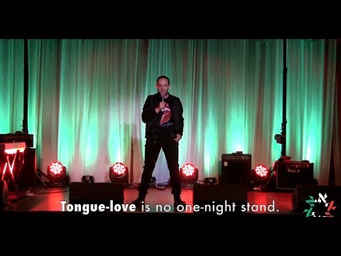 Yiddish Synth-Pop: Loshn-Libe (Tongue-Love) performed by Mikhl Yashinsky at Yiddish Idol 2017