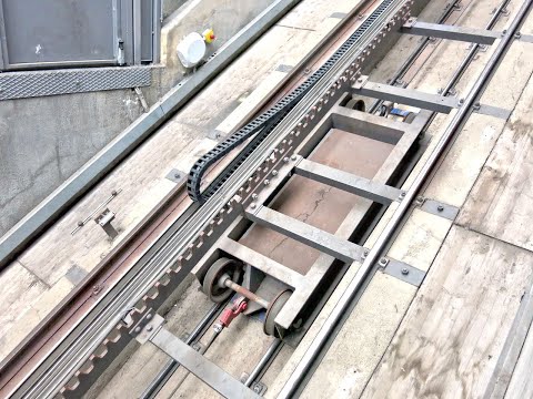 Standseilbahn Ittigen Stufenbau - Gegengewicht - der Gegengewichtswagen auf eigenen Schienen