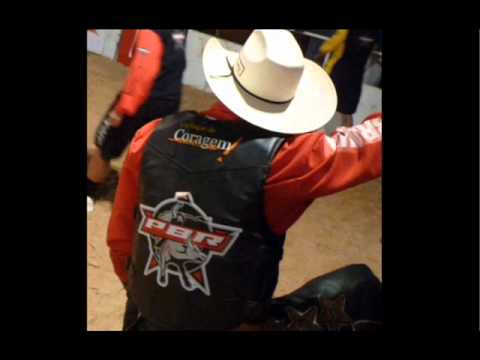 Saveiro pega no breu