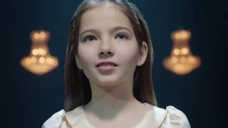 В одной далекой стране жила-была обычная девушка. Но она знала, что придет время, и она станет принцессой, нужно только подождать немного, потом еще чуть-чуть, и еще. И пока другие девушки упорно трудились, чтобы превратиться в