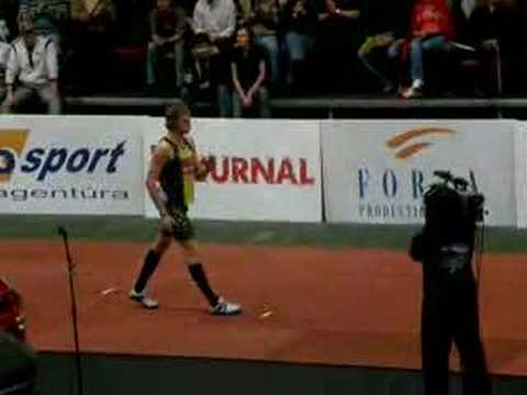 Jesse Williams clears 234 cm