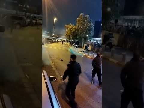 צפו: מהומות בין אוהדי מכבי חיפה לשוטרים באיצטדיון נתניה