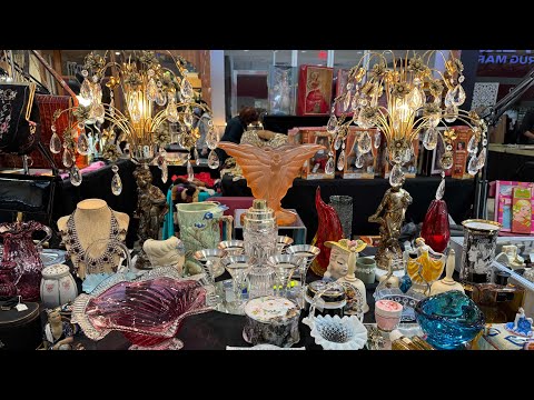 o Heritage Antique Market no Centerpoint Mall - Toronto, Ontário, Canadá