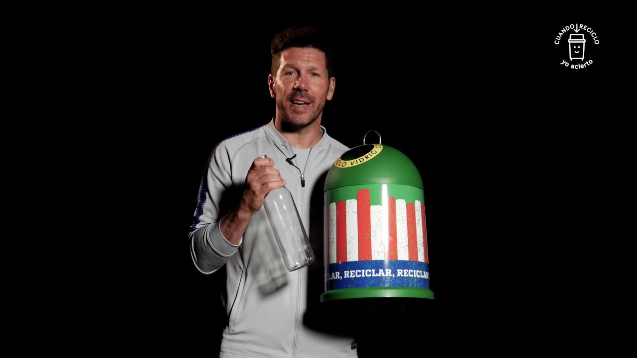 Partido a partido-botella a botella: Ecovidrio recoge el mensaje de Simeone contra el cambio climático