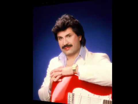 download lagu mp3 mp4 Cengiz Coşkuner Bir Kadın Vardı, download lagu Cengiz Coşkuner Bir Kadın Vardı gratis, unduh video klip Cengiz Coşkuner Bir Kadın Vardı