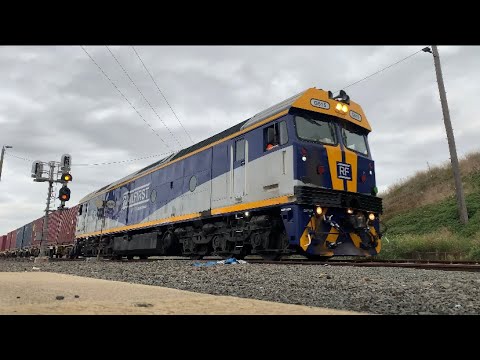 9173 Broad Gauge QUBE Ultima Hay Train At Gheringhap & Meredith Hauled By G515 (4/4/2022)