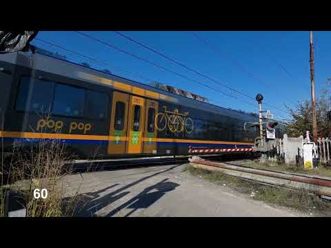 10+864 - Brevi attese all'ultimo passaggio a livello a semibarriere della Milano-Genova