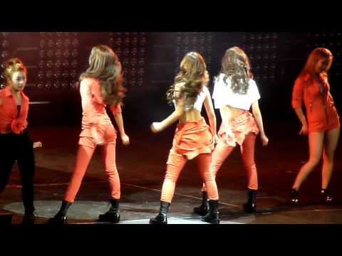 [10/23/11 SMTOWN In New York] Dance Battle- (Taemin,Eunhyuk, Minho, Hyoyeon, Yuri, Yoona & Luna)