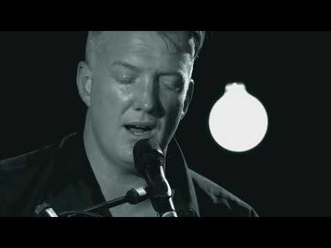 Queens of the Stone Age - In the Fade [Acoustic] (WDR 1Live 2017)