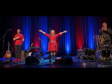 Mari Boine - Gula Gula, Sarahkka Viidna, Eadnan Bakti  [ Live ]