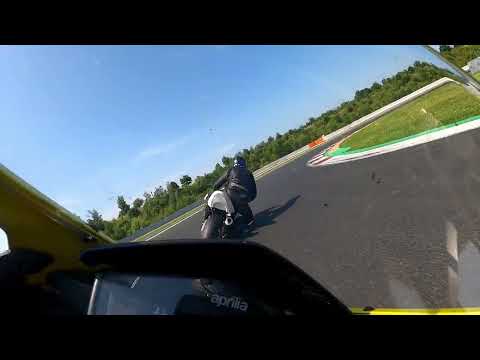 Aprilia RS 660 vs. way stronger bike - raw on-board