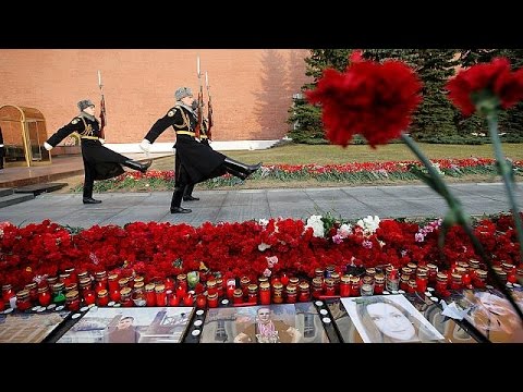 Russians rally in tribute to victims of St. Petersburg metro bombing