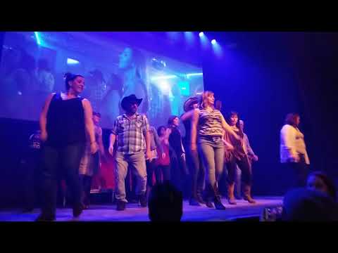Cowboys fringants - L'Amérique pleure, chorégraphie des danseurs sur scène, La tulipe 4 oct 2019