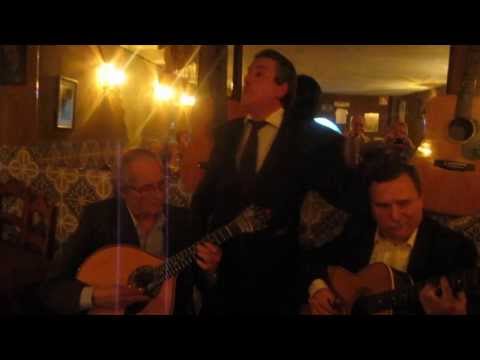 FELISBERTO  MONTEIRO FADO, NO RESTAURANTE RAMPINHA, NO PORTO, A CAPELA DAS ALMAS