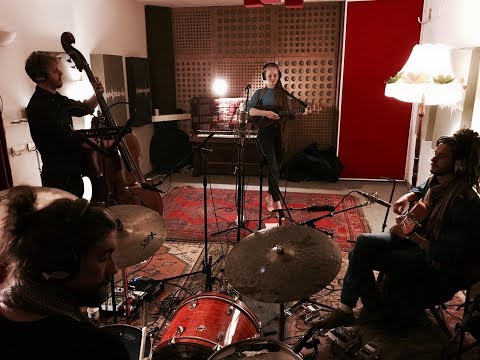 Amy May Ellis - Dust (Live in session @ Crooked Room Studio)