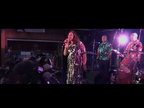 LINDA ZOLL - Aue Oki Koe Te Purotu - LIVE