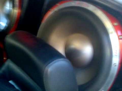 Jeezy bass in Kez car