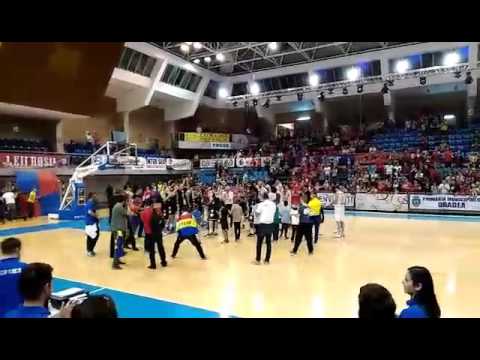 Meciul dintre CSM Oradea şi U BT Cluj s-a incheiat cu o cerere in casatorie