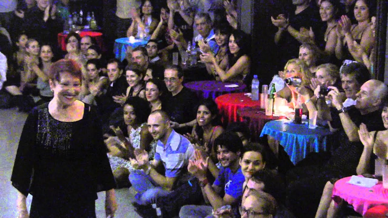 Ovación por el tango exhibición Maria Nieves y Fabián Peralta en Milonga Viva La Pepa. Avance