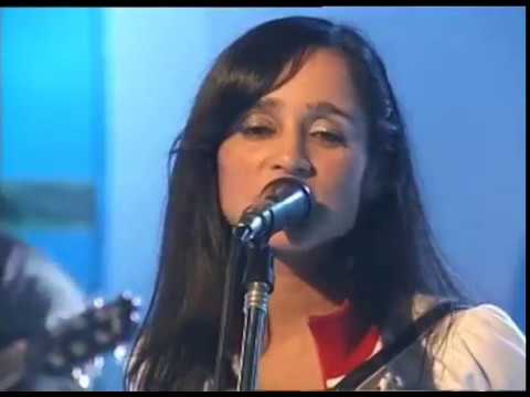 Julieta Venegas video Lento - Estudio CM 2004