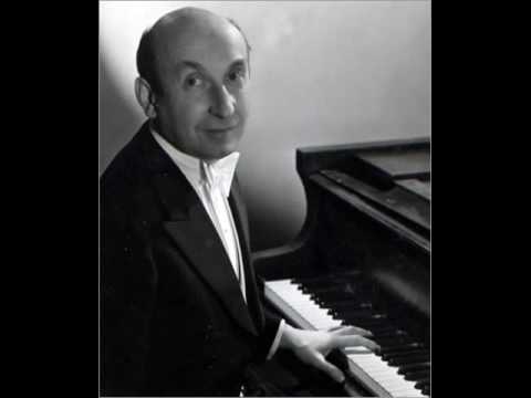 Mischa Spoliansky at the piano 1934