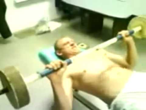 Мент качок поднял штангу и обосрался! mp4