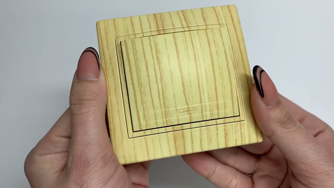 Выключатель одноклавишный LEZARD Mira дуб отбеленный 701-5252-100