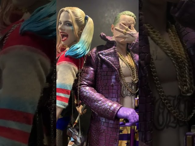 Vídeo relacionado con Shengruili Quinn - Disfraz de cosplay para adultos, niñas, kit de villano que incluye chaqueta, camiseta, pantalones cortos, guantes y palo de globo