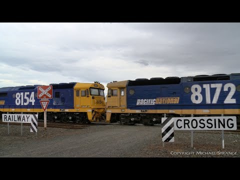 7737V Pacific National Grain Train At Level Crossing - PoathTV Australian Railways