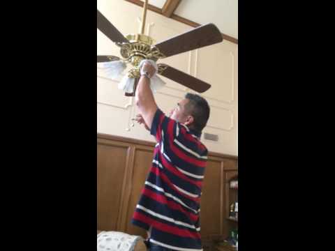 シーリングファンに付いている電球が切れたら？