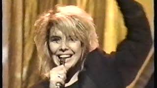 Kim Wilde &amp; Junior Another Step with some kids