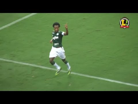 Relembre grandes momentos de Zé Roberto no Palmeiras