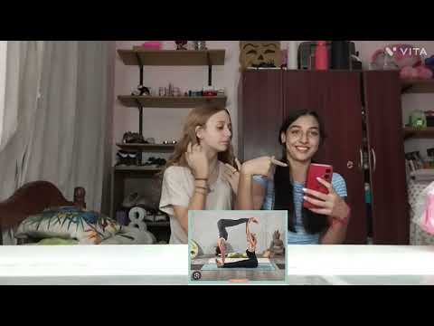 HACIENDO YOGA CON MI AMIGA!!