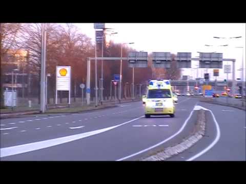 Ambulance 03-107 met spoed door Groningen Stad