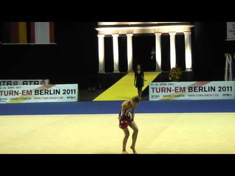Berlin Masters 2010: Laura Jung with ball (show)