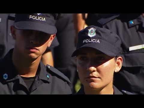 Desde la Vucetich, Kicillof participó del egreso de policías y los consideró como “parte del pueblo”