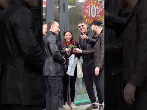 Giving flowers to strangers #flower #foryou #happy #surprise #tiktokusa #roses