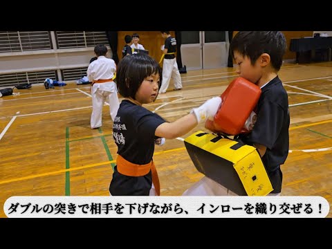 ダブルの突き連打で相手を下げながら、インローを織り交ぜて崩す！