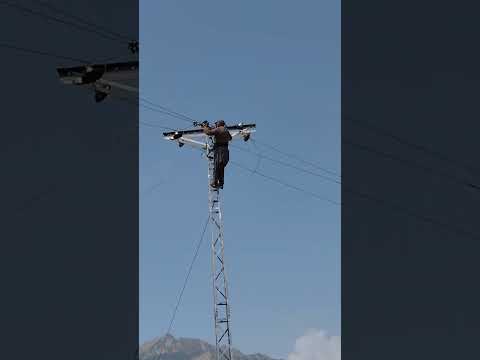 پورے خٹک بیلٹ کی بجلی کو بند ھوۓ آج 3 دن گزر چکے ہیں ورکرز لگاتار کام کر رھے ہیں ابھی بھی 2 ..