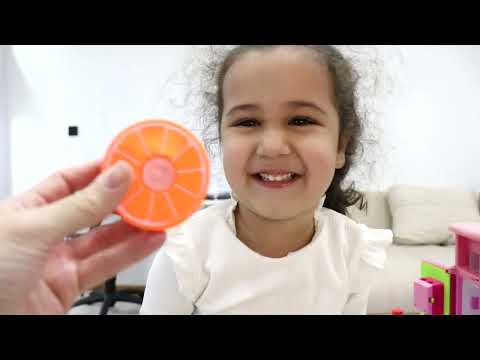 Oyuncak Buzdolabına Sebze ve Meyve Yerleştiriyor Nil Dans Ediyor Komik Çocuk Oyunları