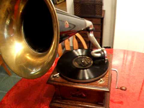 Billy Murray sings- I Wonder Who's Kissing Her Now - from 1909 on a Victor II Gramophone