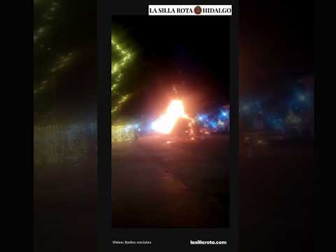 Se incendia árbol de Navidad en la plaza principal de Chilcuautla, Hidalgo