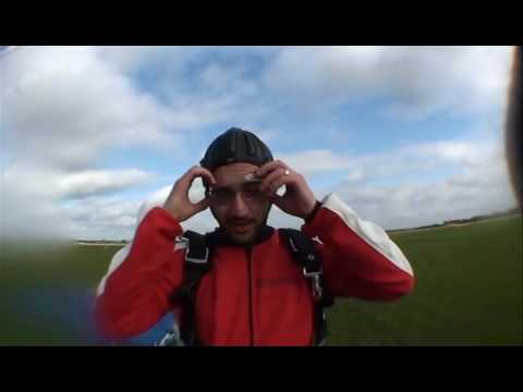 Alex Sayz skydiving