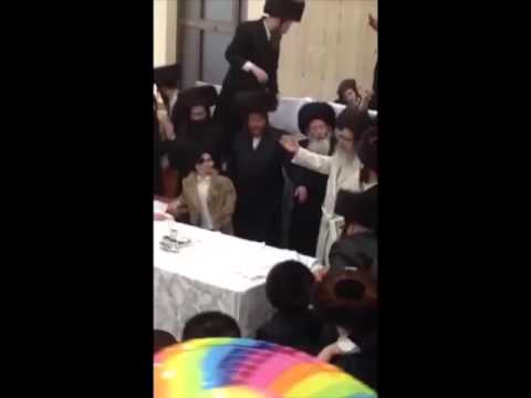 Purim in Satmar 5776 - Mishtei Hayayin Tish 1/2