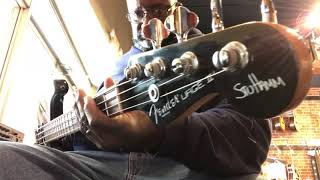Video thumbnail for Fender Urge, Stuart Hamm Signature Bass by Below Average Joe