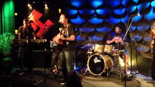 Cris Cab &quot;Pumped Up Kicks&quot; live