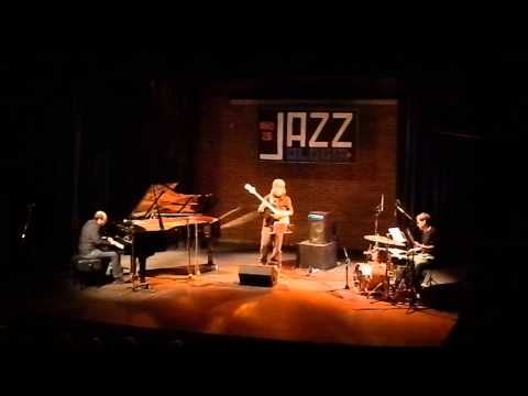 5494 - Sergio Gruz, Alejandro Herrera y Tomas Babjaczuk en Jazzologia - 21/5/13 