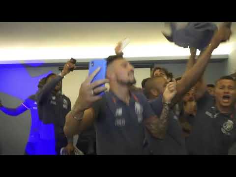 fc porto campeon.festa fc porto.Porto players partying at  hotel exact moment they became champions
