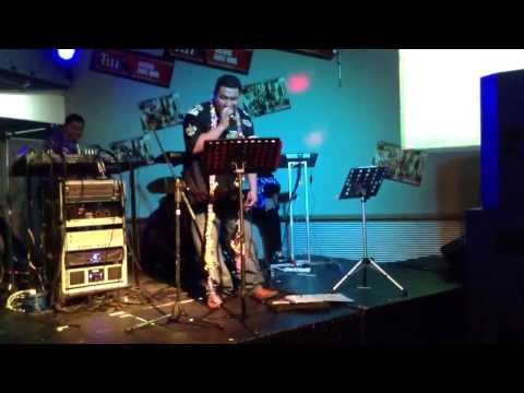 Tagi a le Pologa. Sung by Ieremia Tapumanaia